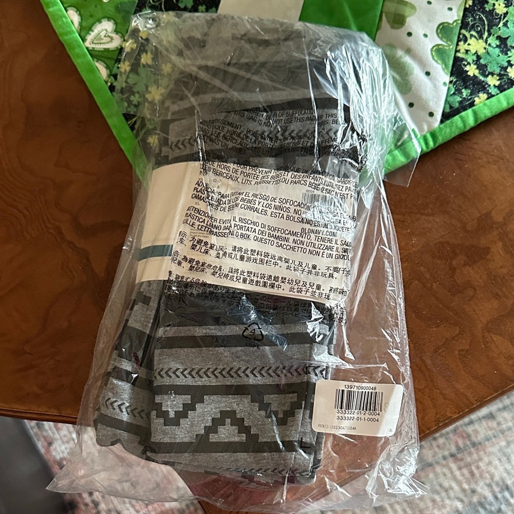 Old Navy Gray Aztec Pattern Leggings Size Xl